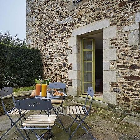 Gite La Terrasse - Manoir Le Plessix Madeuc Corseul Kültér fotó