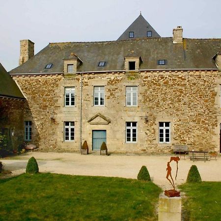 Gite La Terrasse - Manoir Le Plessix Madeuc Corseul Kültér fotó