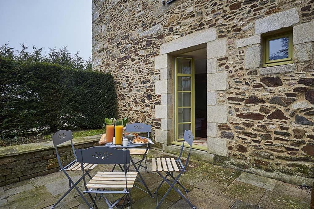 Gite La Terrasse - Manoir Le Plessix Madeuc Corseul Kültér fotó